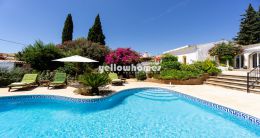 Beautiful kept 4 Bed Quinta with heated pool near Vilamoura...